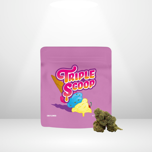 En lila Cookies Flowers-förpackning märkt "Cookies Premium CBD Buds 3,5g" med färgglad glassgrafik sitter på en vit yta, med två små gröna cannabisknoppar framför. Förpackningen indikerar att den innehåller CBD-blomma.