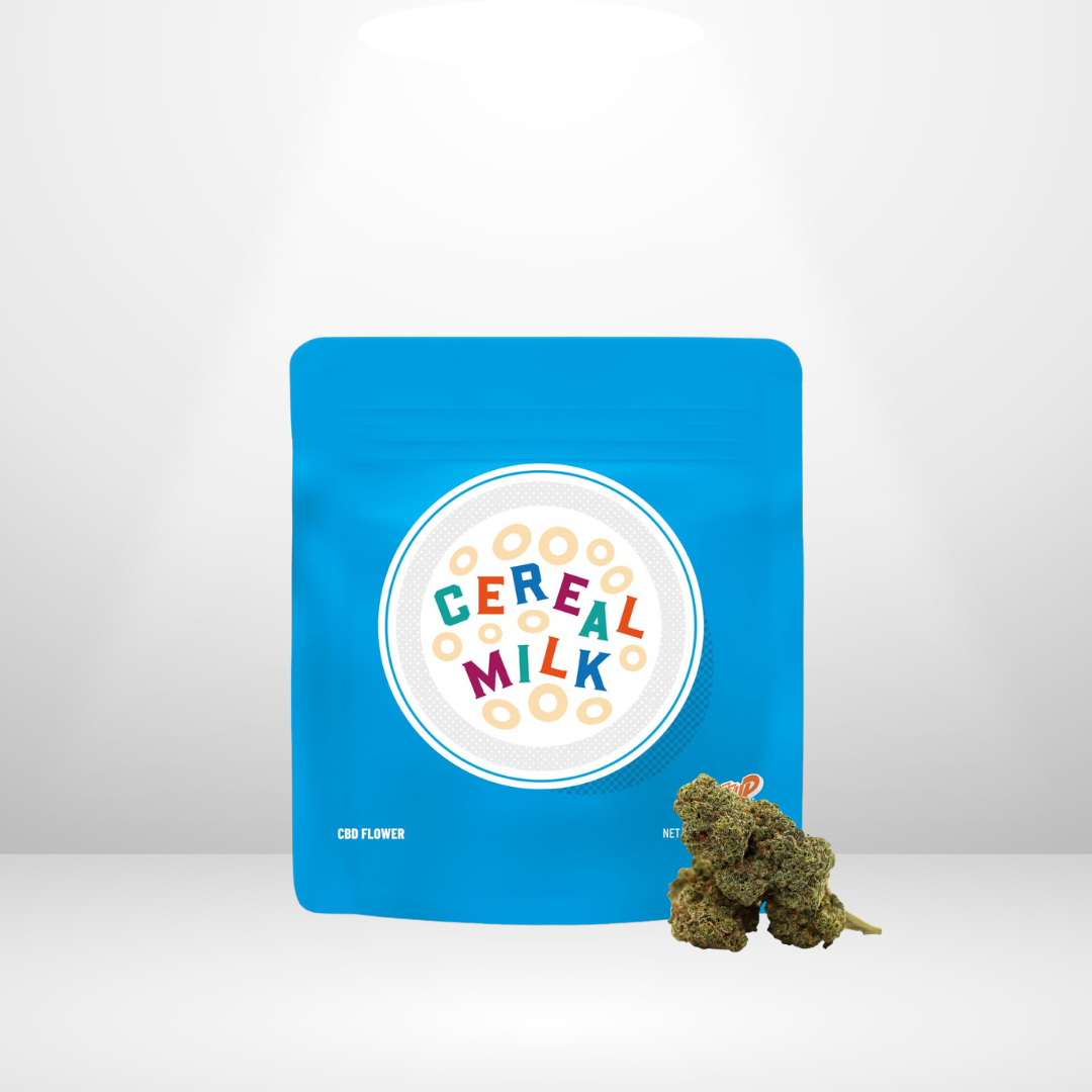 En blå påse märkt Cookies Premium CBD Buds 3,5g från Cookies Flowers står upprätt med färgglada bokstäver och grafik med spannmålsring. Framför påsen är CBD-knoppar placerade på en vit yta.