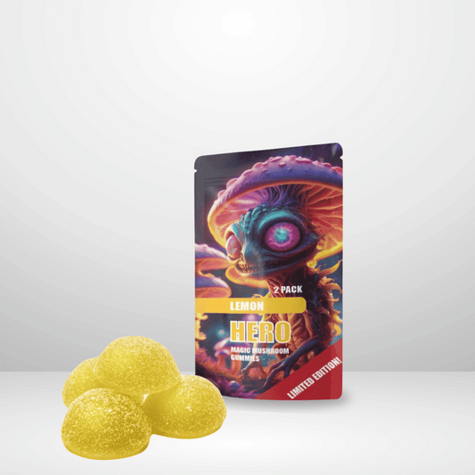 En begränsad upplaga 2-pack Hero Muscimol Gummies 20 mg med livlig psykedelisk konstverk står bakom tre gula, sockerbelagda gummier - vilket gör det till en unik samlarprodukt.