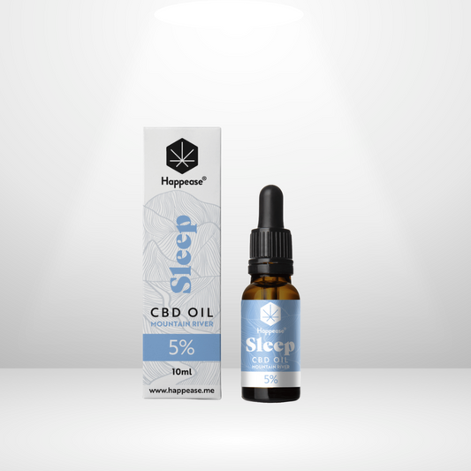 En flaska Happease CBD olja 5% med ekologiska ingredienser står bredvid en elegant förpackning.